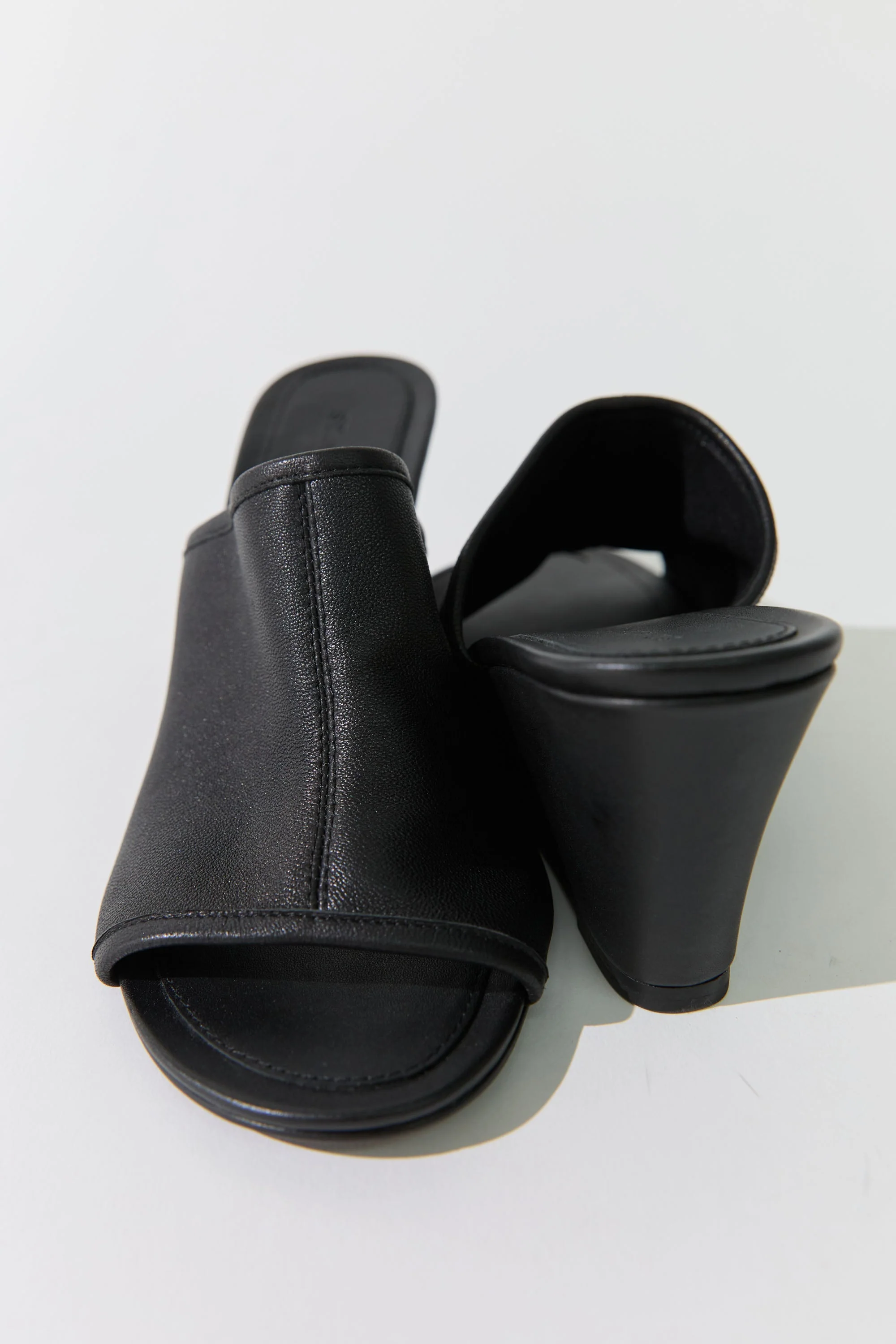 Bandeau Wedge - Black - Image 4