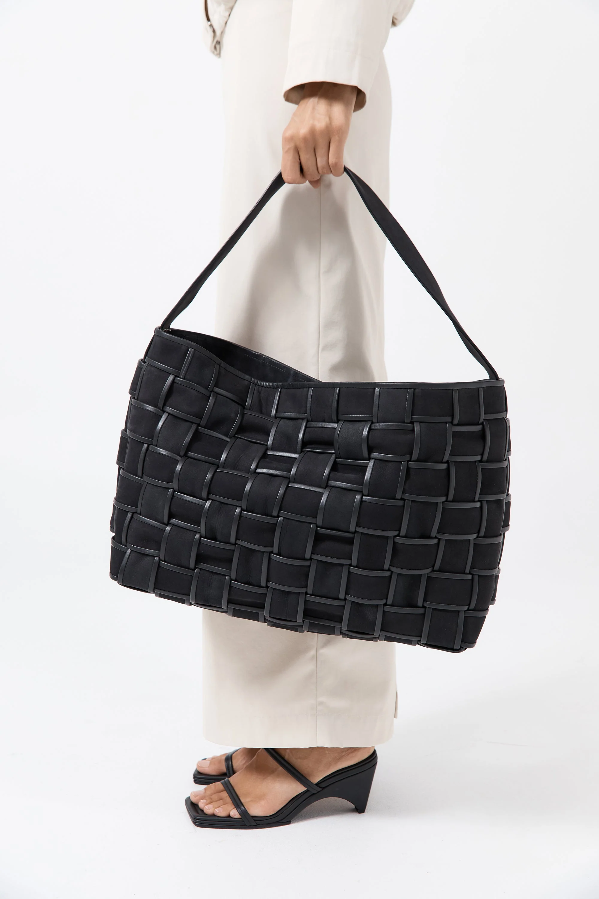 Border Woven Large Tote - Black - Image 3