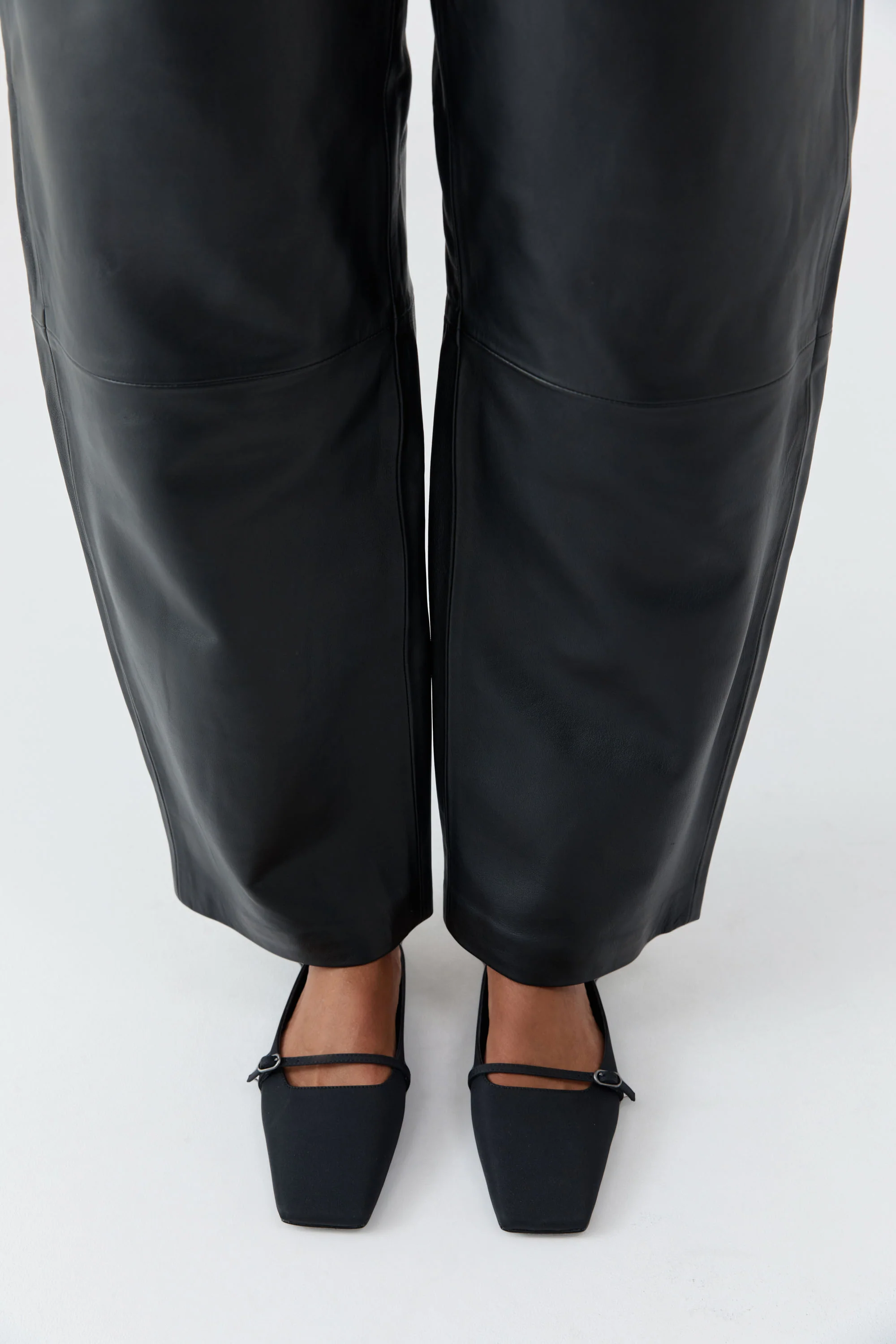 Plié Flat - Black - Image 3