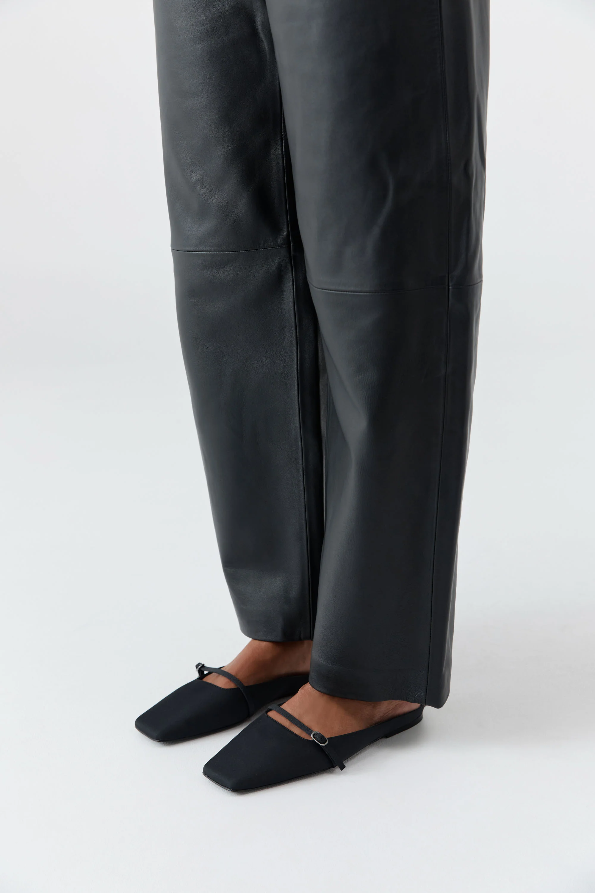 Plié Flat - Black - Image 5