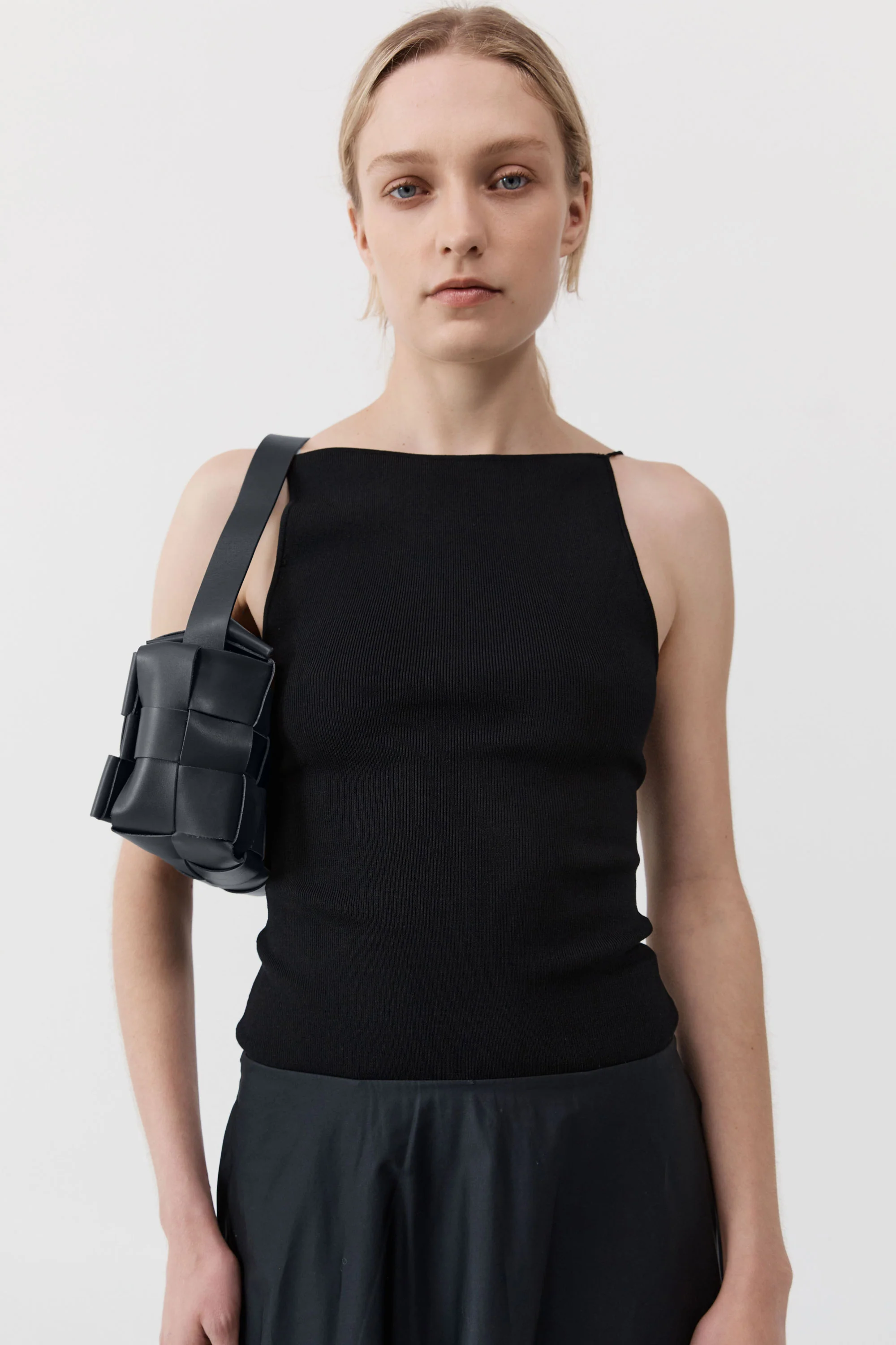 Woven Envelope Slim Tote - Black - Image 4